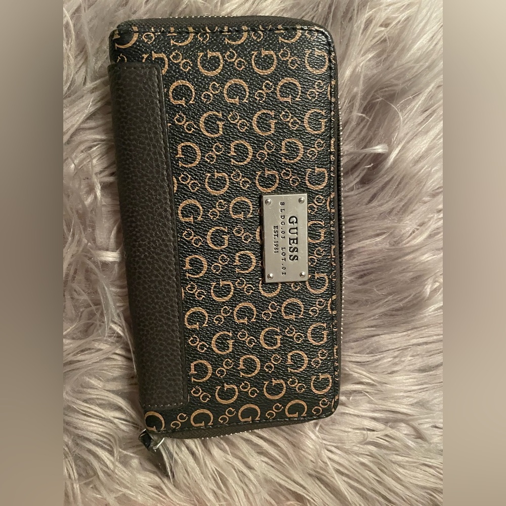 Guess wallet nwot
